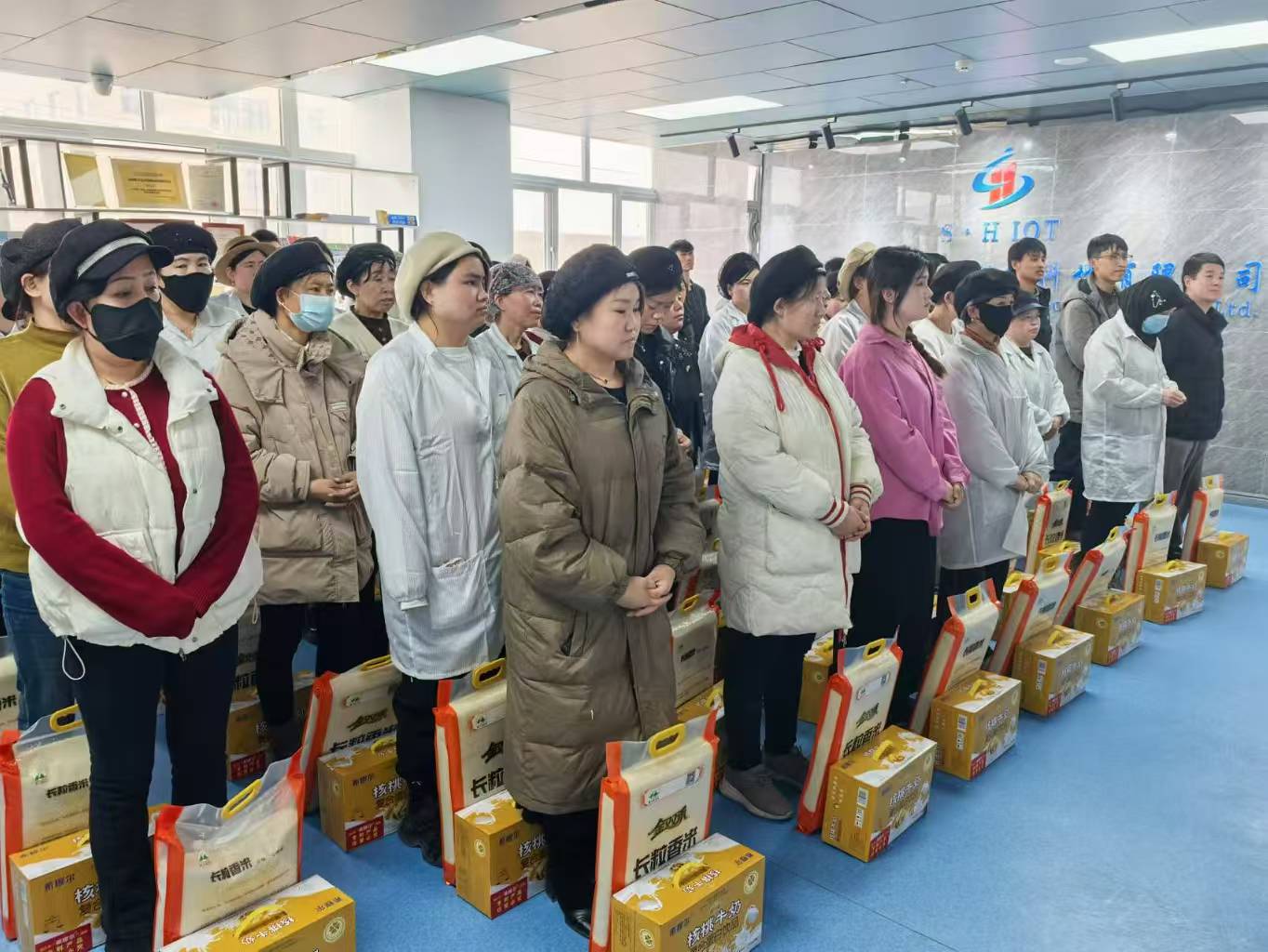 卡立方集團(tuán)寧夏分公司RFID智能卡工廠開齋送暖 共筑和諧企業(yè)家園