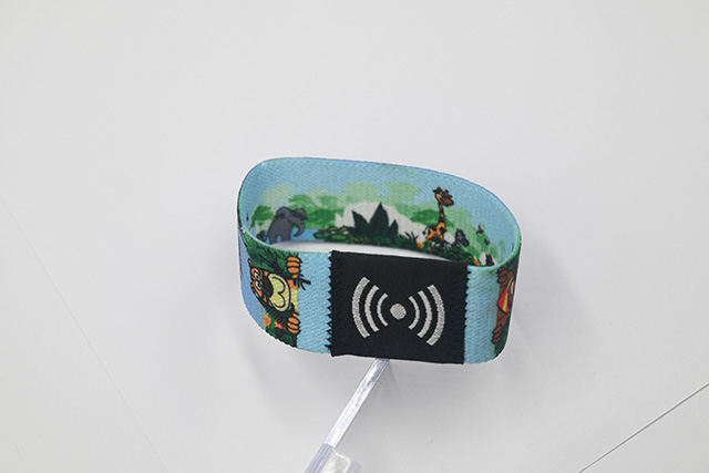 會(huì)員卡的印刷主要分為膠印和絲印，每種印刷方式不同