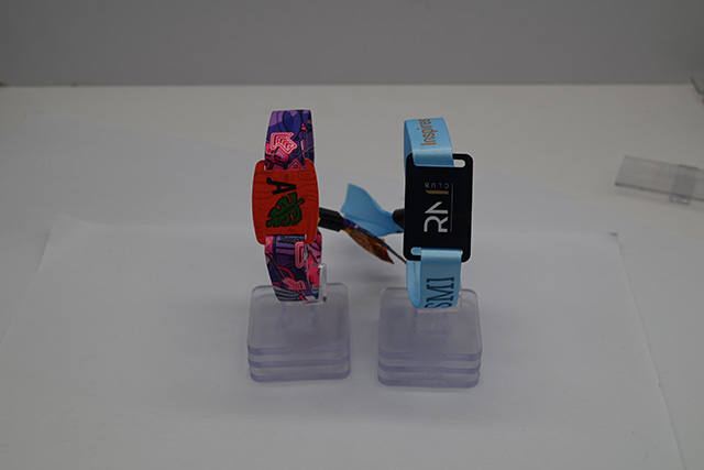 會員卡的種類是有很多種的，可以根據它們的材質、形狀、用途以及芯片類型來進行分類